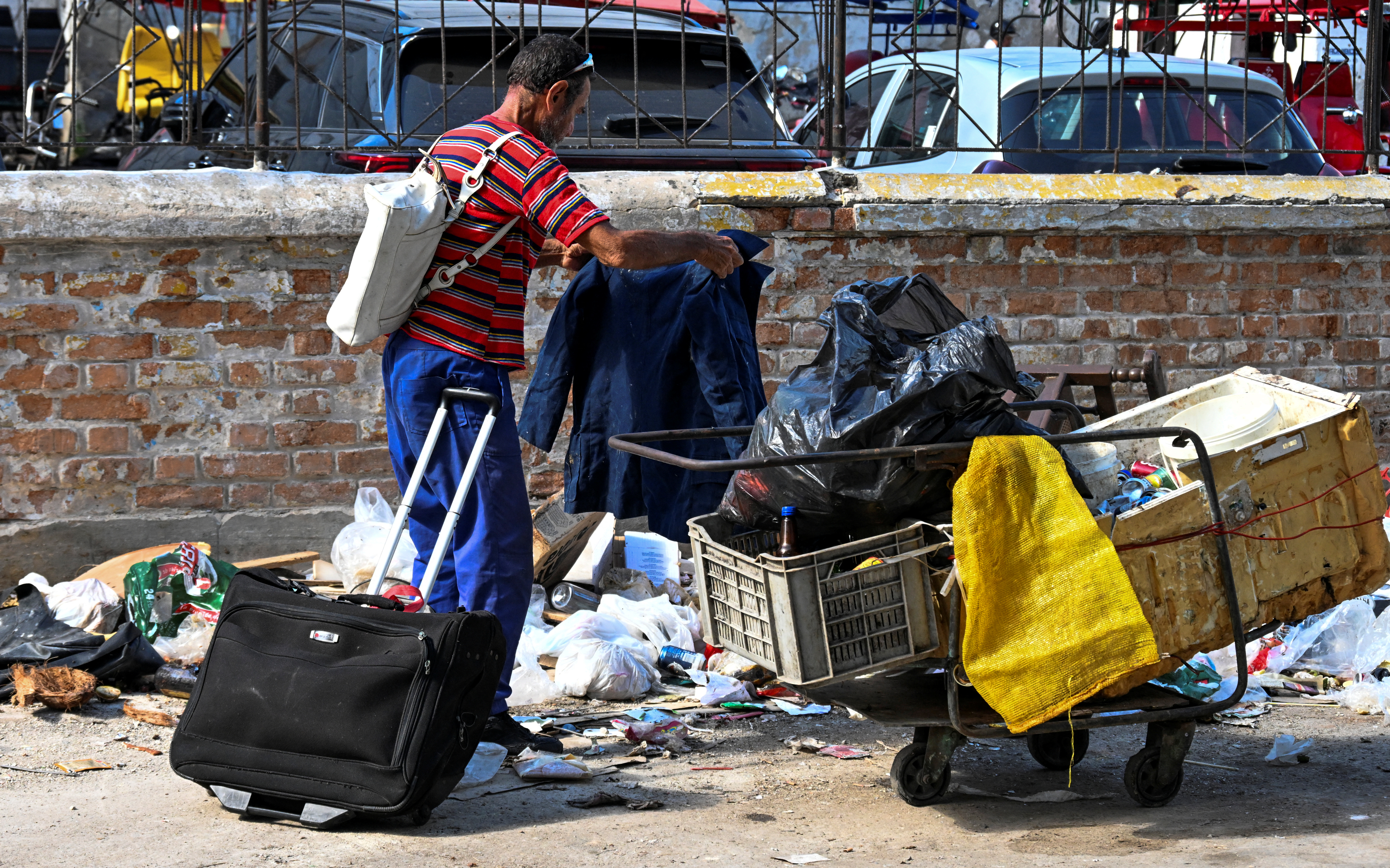 Un cubano necesita tres salarios medios para cubrir la canasta básica de alimentos