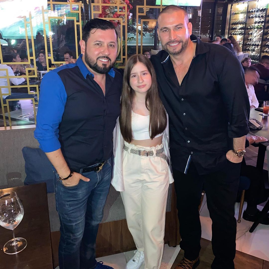 Amaya celebró el cumpleaños de la pequeña hija del actor Roberto Tapia en un restaurante de Culiacán (Foto: Instagram @robertotapia)