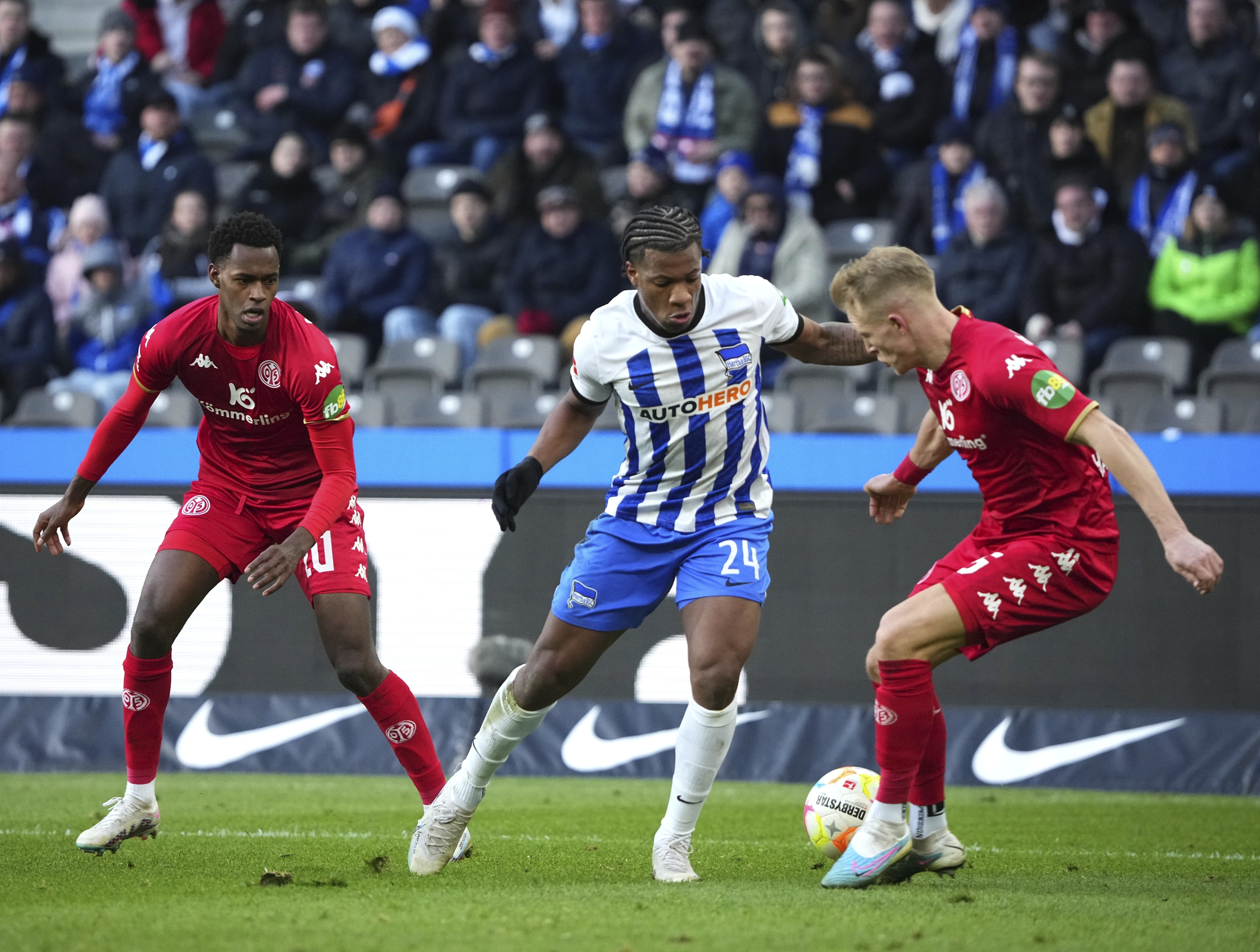 Hertha Berlin's Jessica Ngankam fights for the ball with Mainz's Edimilson Fernandes during the Bundesliga match on Saturday, March 11, 2023. (Soeren Stache/dpa via AP)