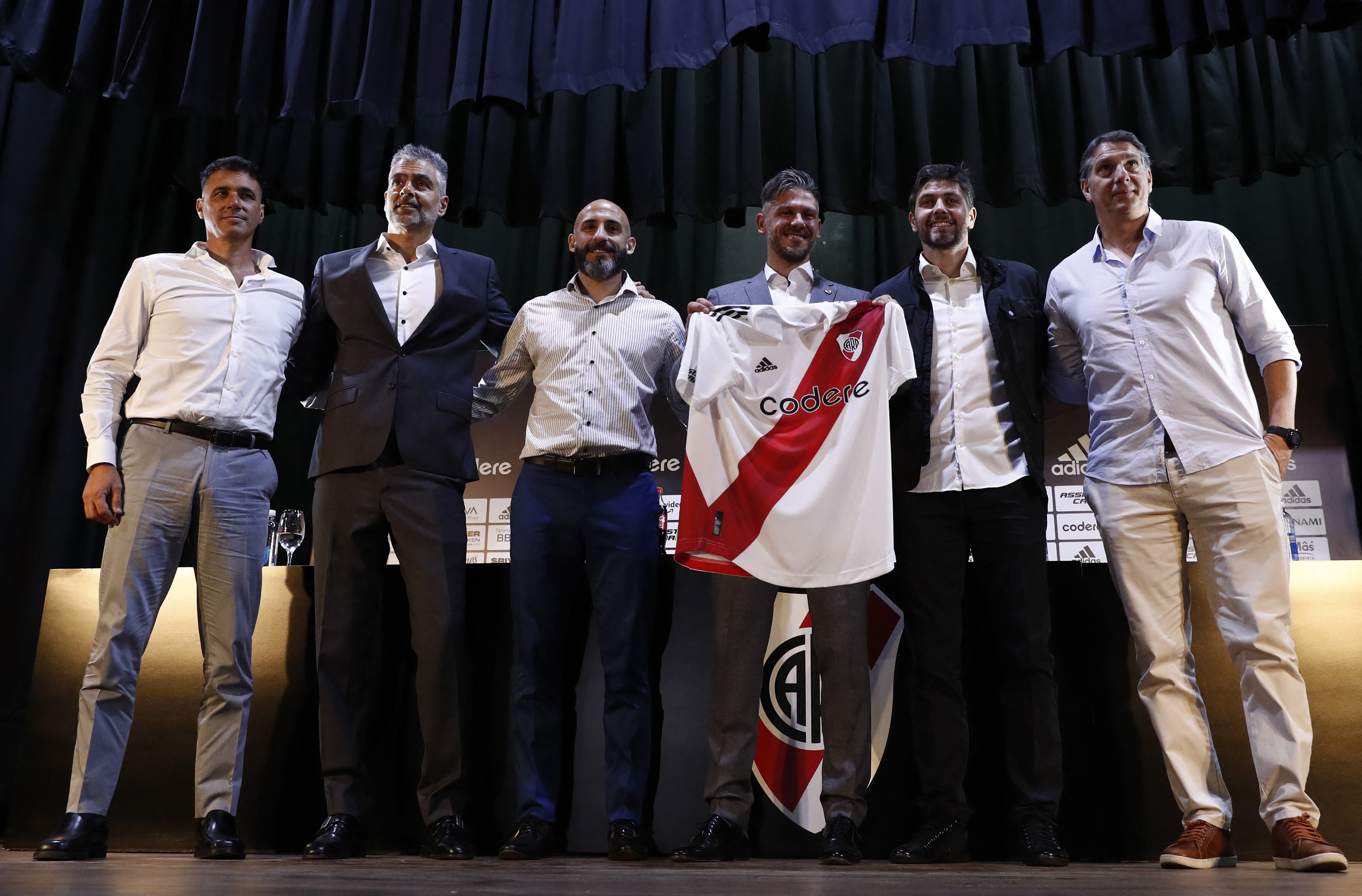Javier Pinola y Germán Lux, los principales laderos de Martín Demichelis en River Plate (REUTERS/Agustin Marcarian)