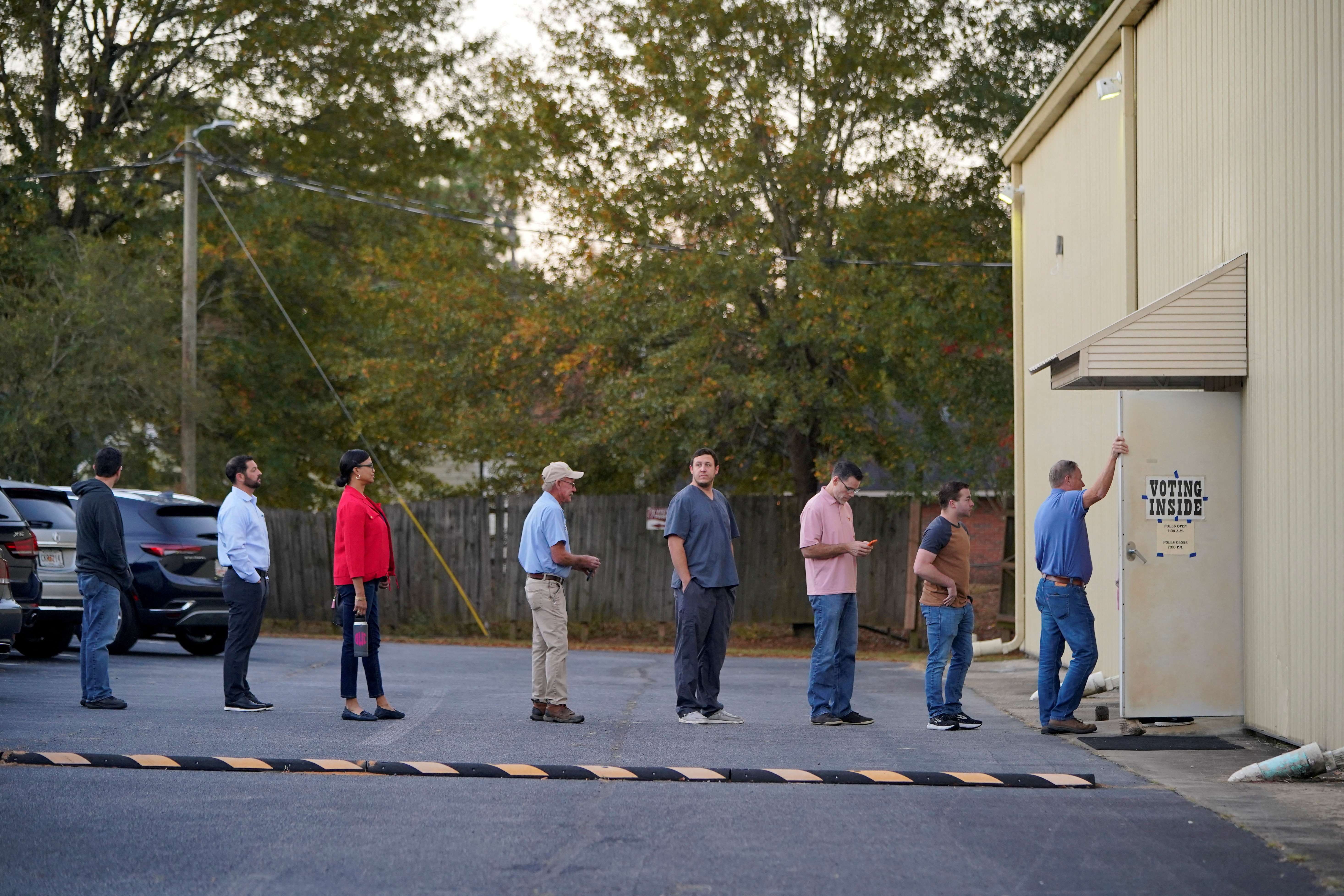Ciudadanos esperan para votar en Columbus, Georgia (REUTERS/Cheney Orr)