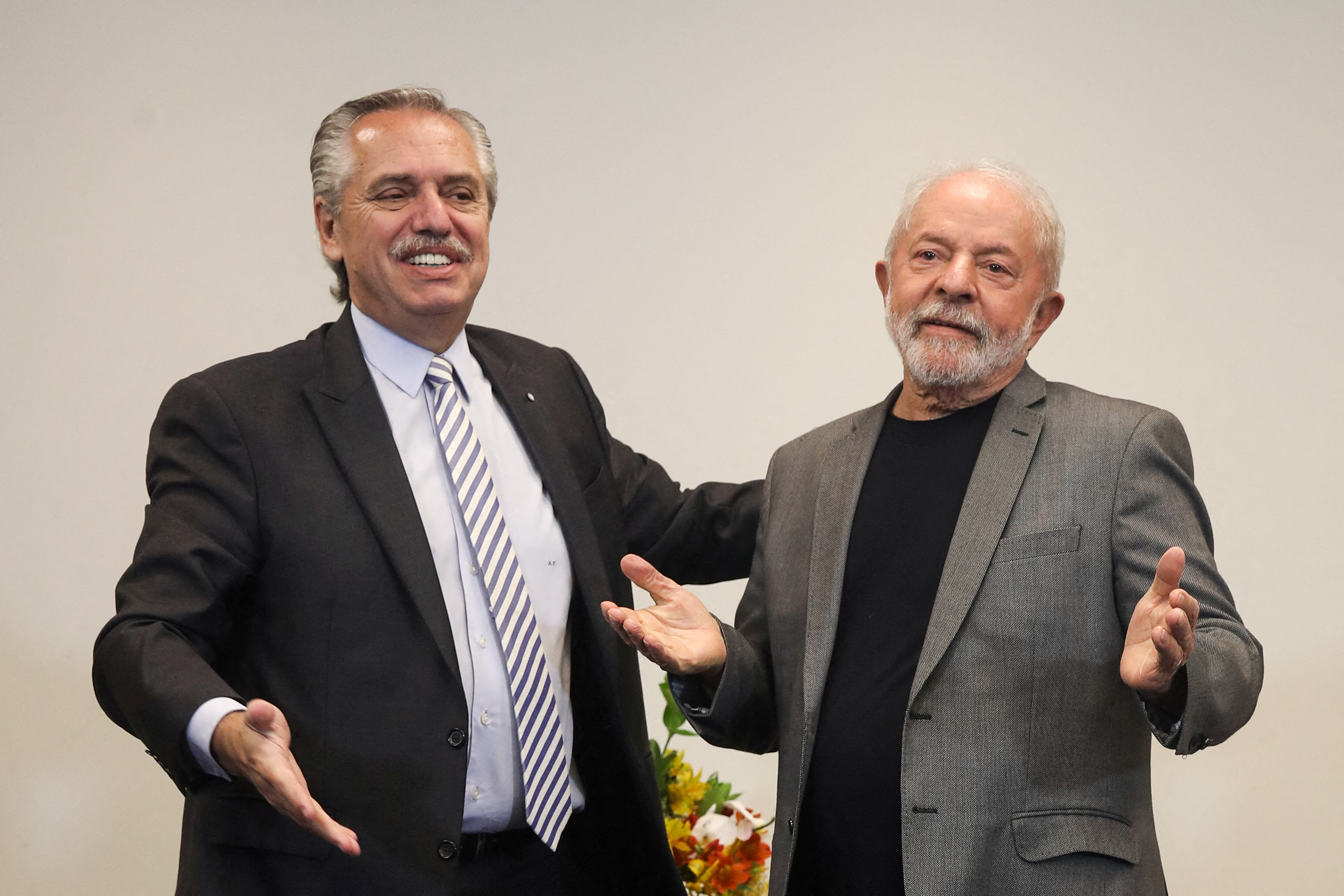 Fernández resaltó la importancia que tiene el triunfo de Lula en Brasil para América Latina (REUTERS)