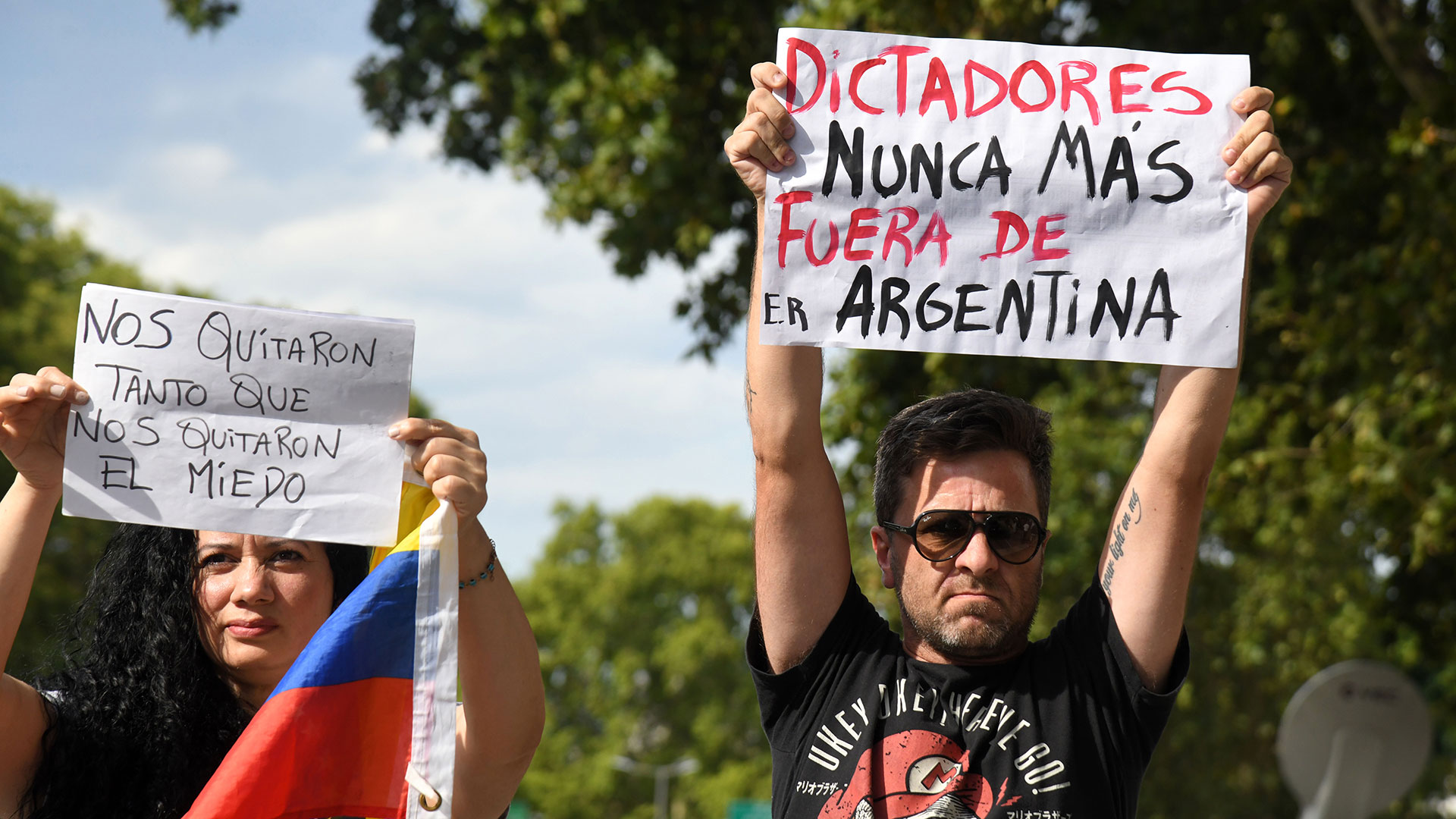 Un grupo de venezolanos protestó ante la posible llegada del dictador chavista (EFE)
