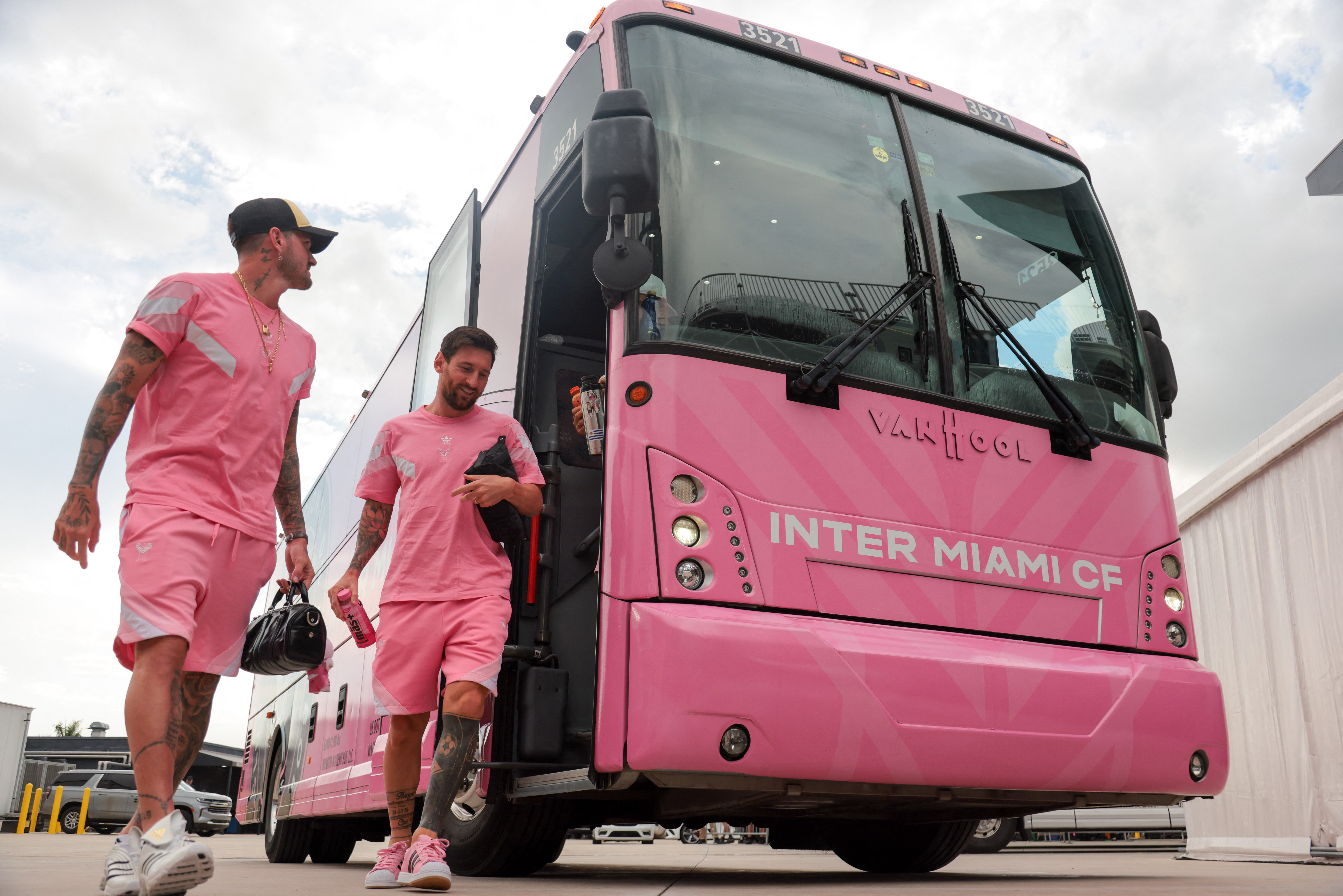 La Argentina regresa al mercado de deuda: Caputo anunció que emitirá un bono a cuatro años