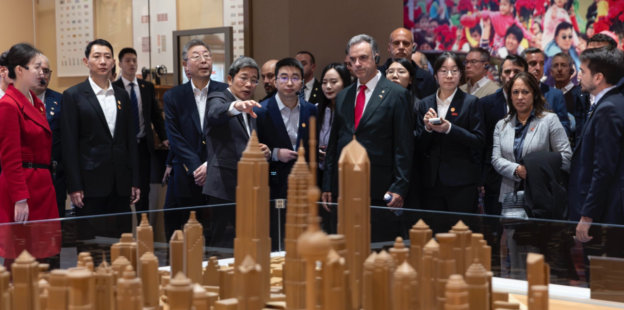 Yamandú Orsi llegó a China para una visita orientada a ampliar la cooperación y el comercio: el martes se reúne con Xi Jinping - Infobae
