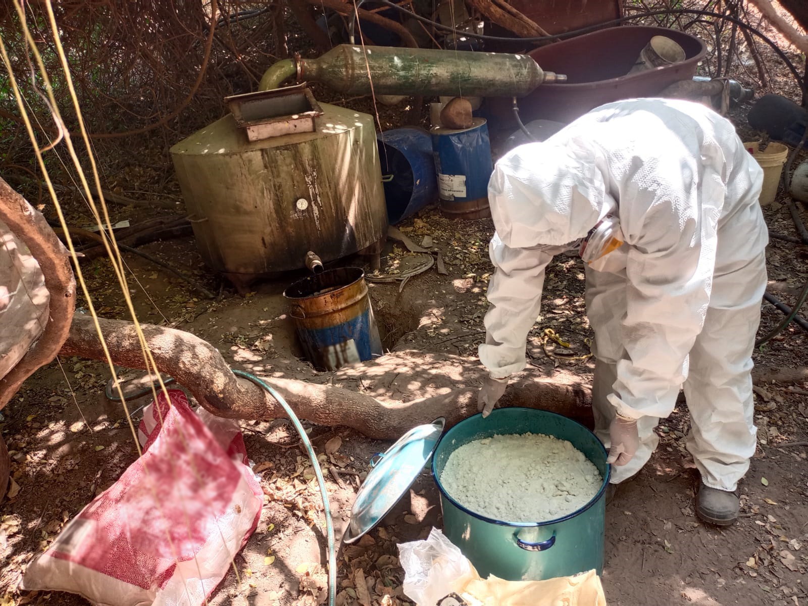 El sitio habría sido utilizado para la fabricación de drogas sintéticas 
(Foto: Guardia Nacional)