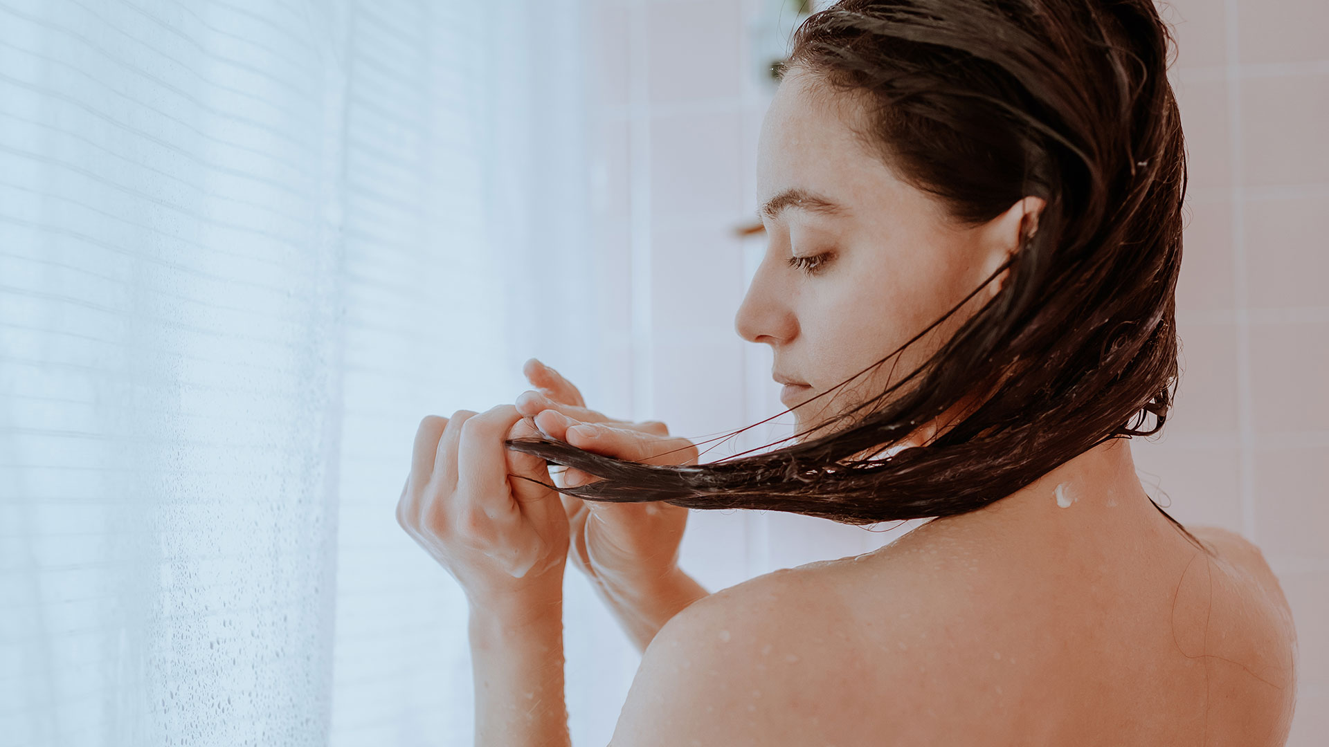 Al igual que cualquier otro shampoo, es posible elegir una barra en función de nuestras necesidades (Getty Images)