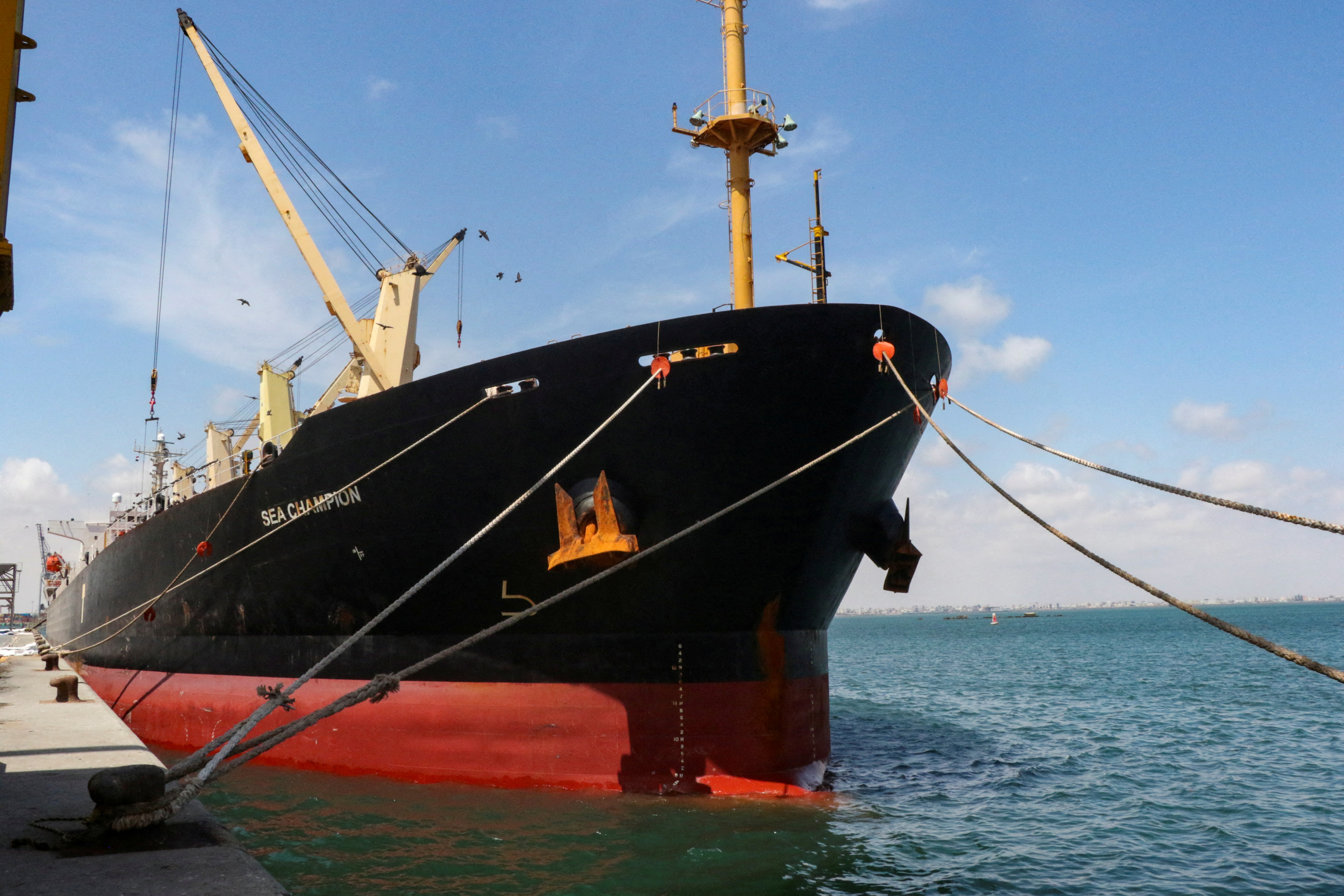 Un buque de carga fue atacado frente a la costa de Yemen en medio de tensiones por las nuevas tasas navieras de Ir&aacute;n