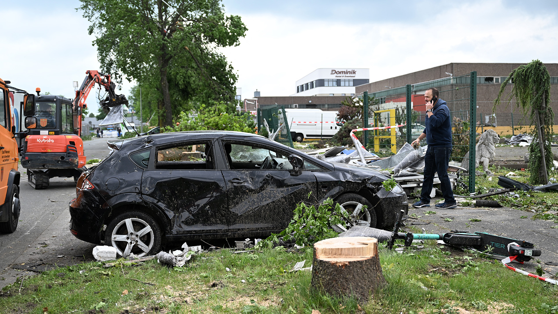 Un auto destruido en Paderborn