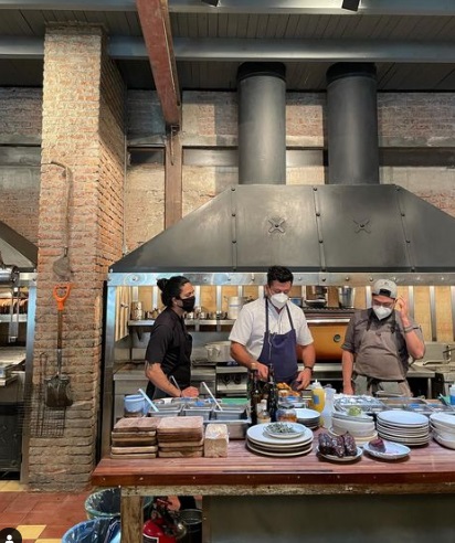 En la posición 89 se colocó al restaurante La Docena, ubicado en la colonia Roma Norte, en la Ciudad de México. 