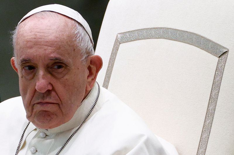 El papa Francisco criticó a los cristianos que “rezan como papagayos” y denunció el drama de los migrantes africanos