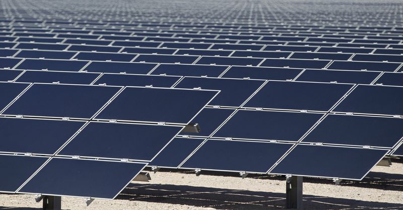 Paneles solares se muestran en el desierto de Nevada (Foto: REUTERS/Jason Reed)