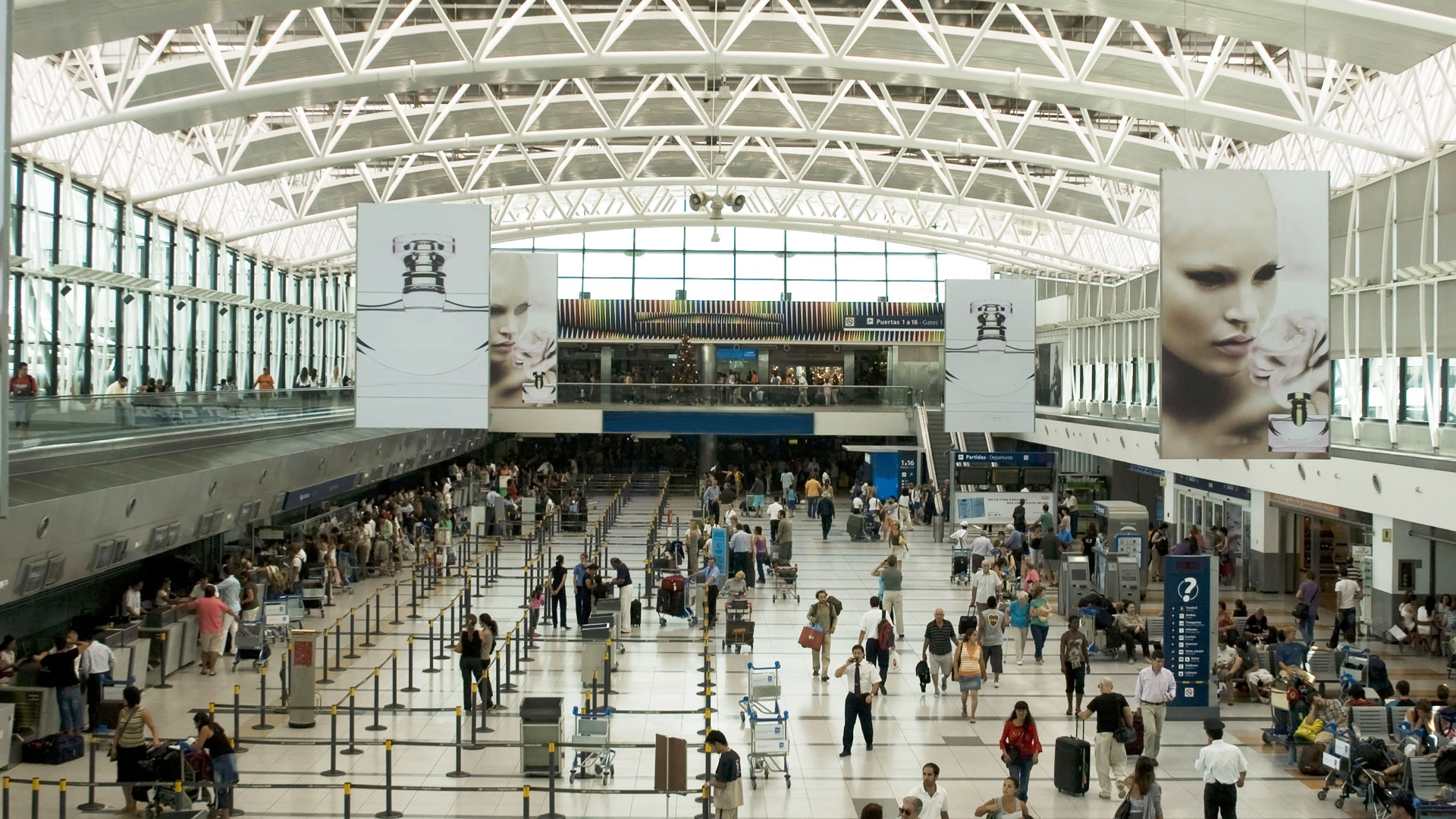 En los primeros días se detectaron más de 50 casos sospechosos  en Ezeiza y Aeroparque. (Shutterstock)