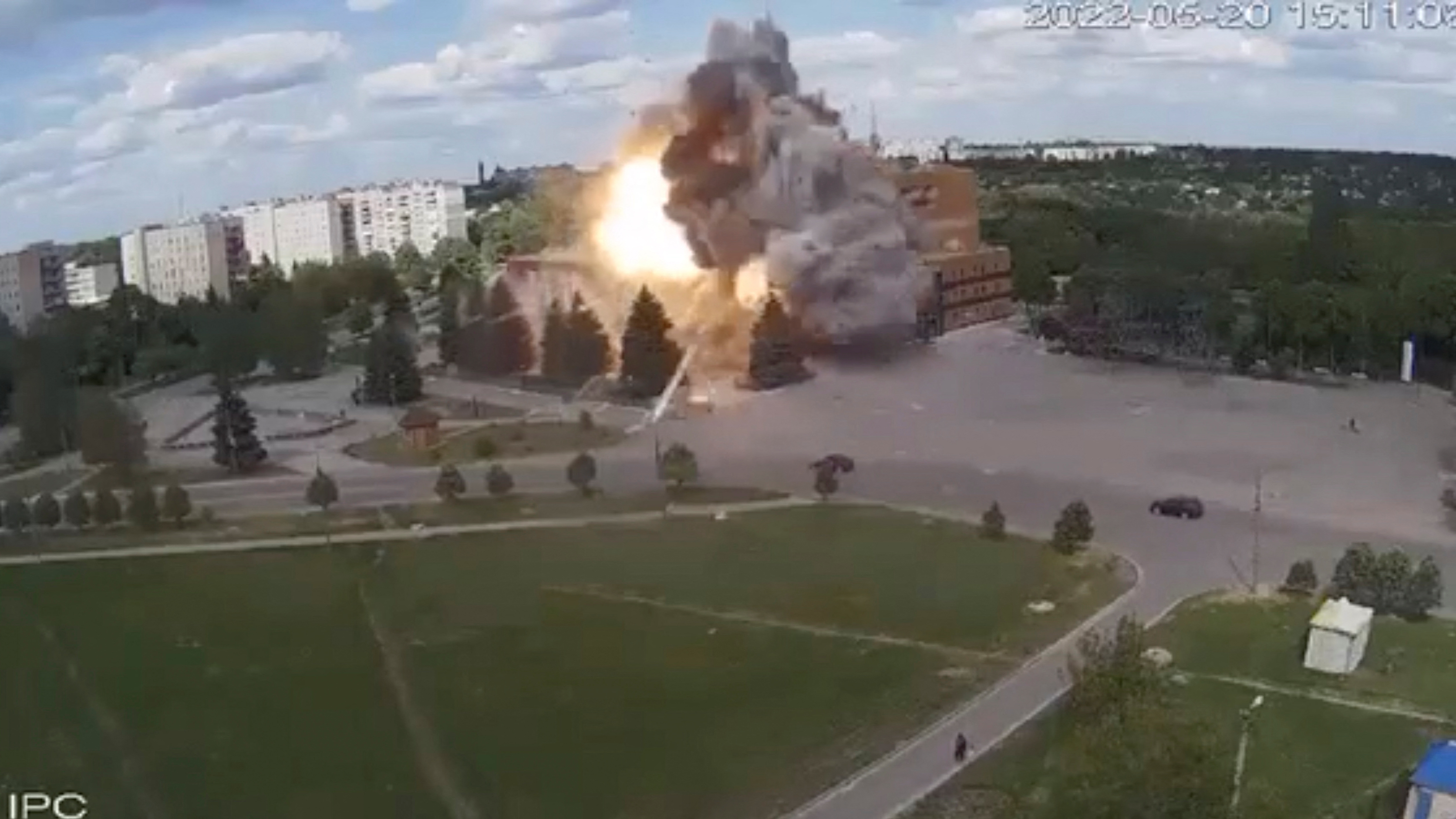 El impactante bombardeo ruso a un centro cultural del este de Ucrania
