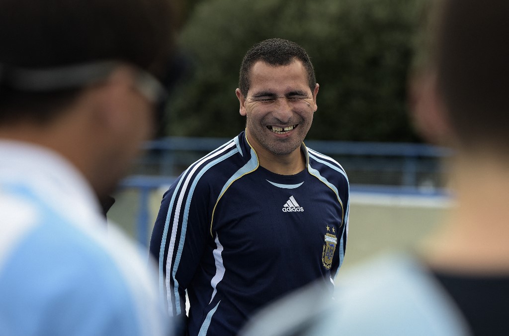 Velo sonríe durante una sesión de entrenamiento en Buenos Aires el 19 de mayo de 2016, antes de los Juegos Paralímpicos de Río 2016. Foto: JUAN MABROMATA / AFP