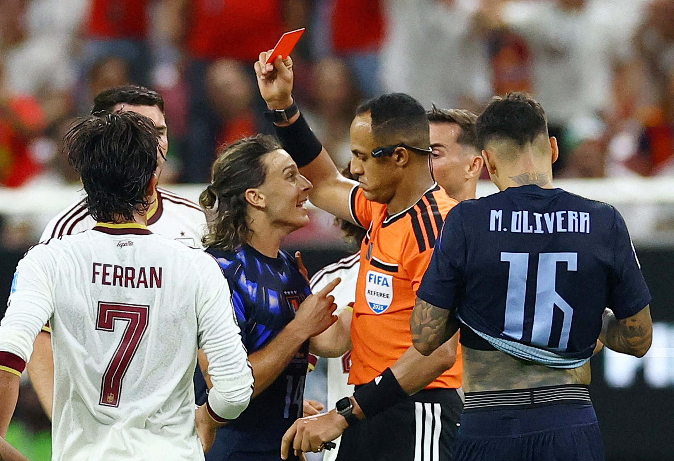 Los provocadores titulares de los diarios ingleses sobre el &aacute;rbitro de Argentina-Inglaterra para la semifinal del Mundial 2026