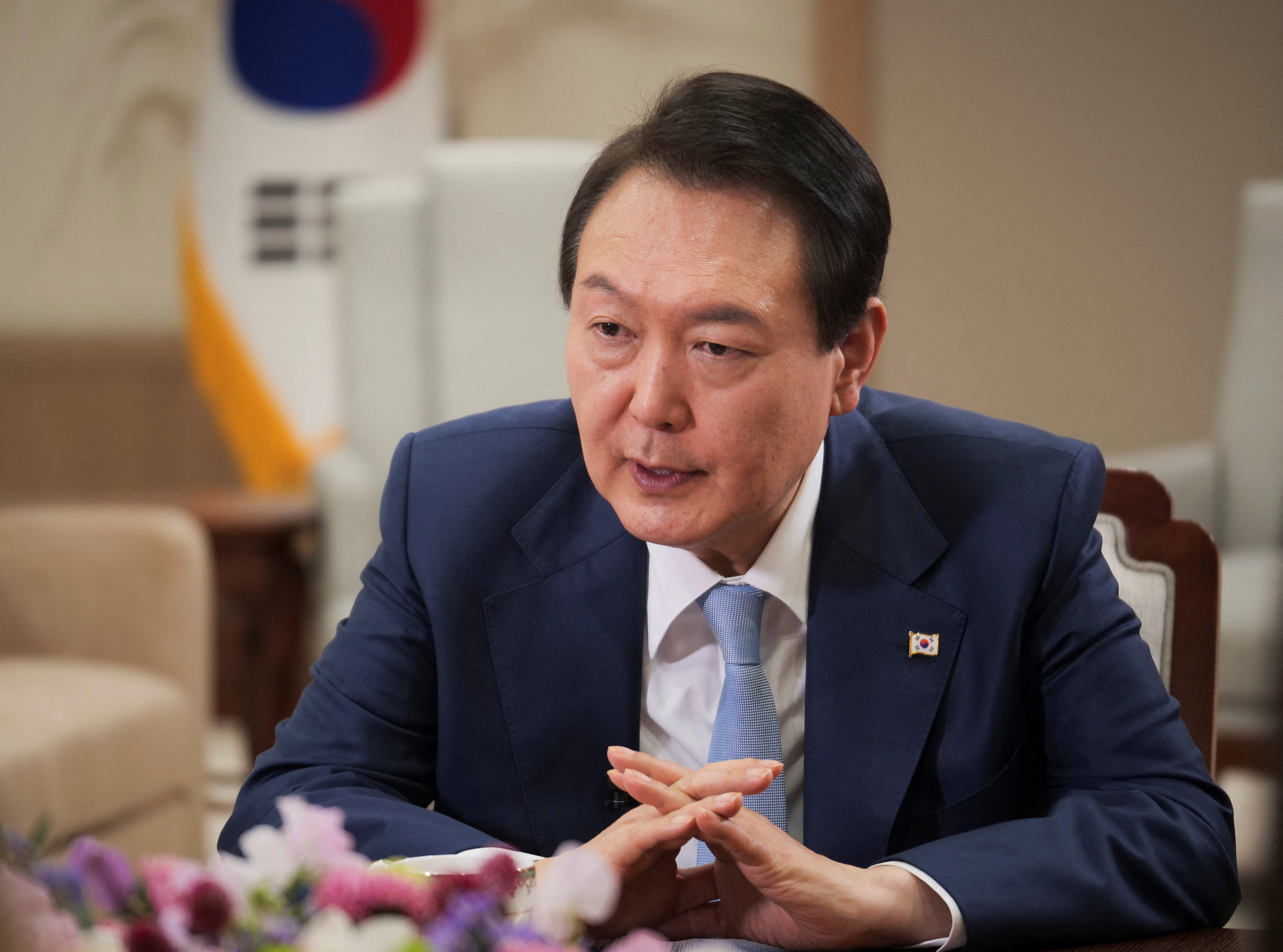 el presidente de Corea del Sur, Yoon Suk-yeol, advirtió de una respuesta conjunta sin precedentes con sus aliados si Corea del Norte sigue adelante con un ensayo nuclear, e instó a China a que ayude a disuadir a Pyongyang de seguir desarrollando armas nucleares y misiles prohibidos. (REUTERS)