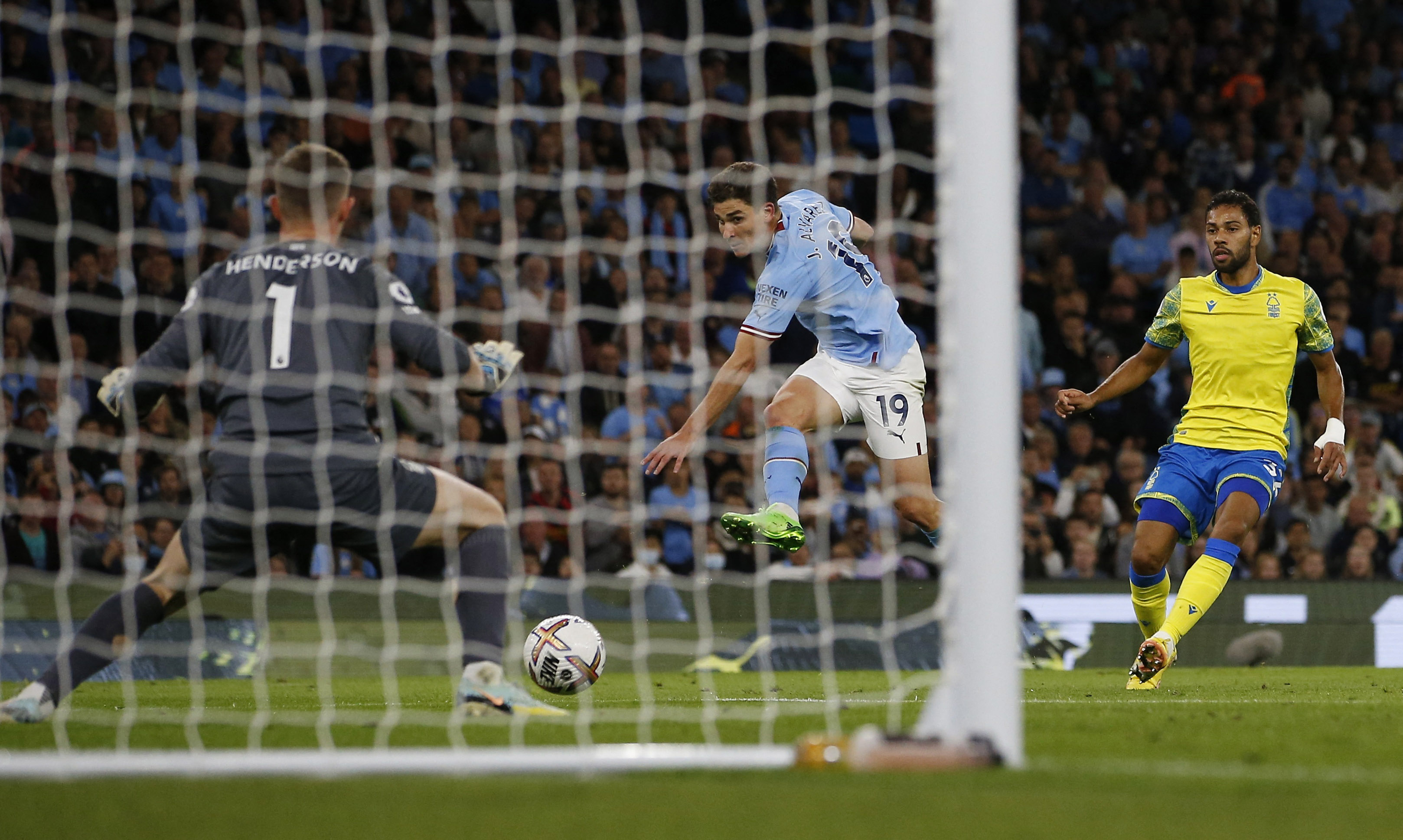 Julián anotó sus primeros dos goles por Premier League ante el Nottingham (Foto: Reuters)