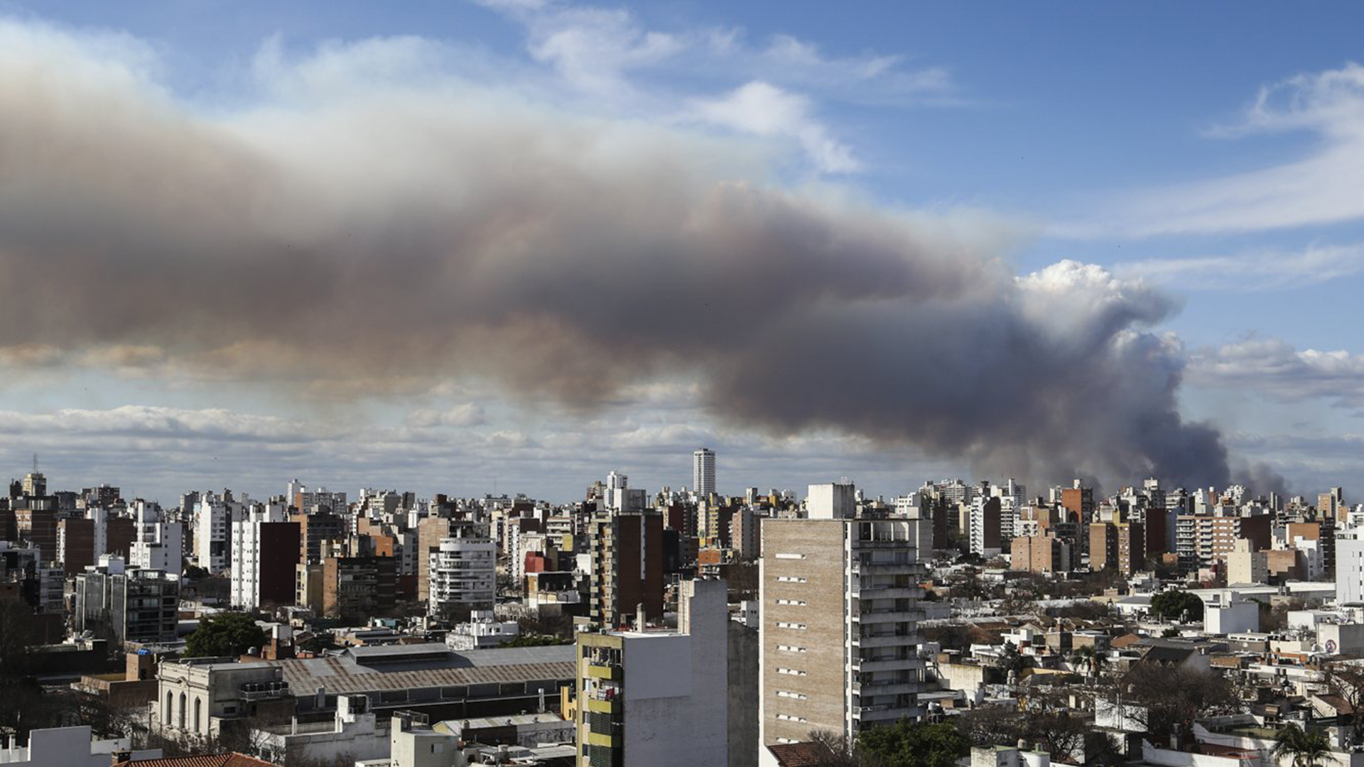 El humo llega a la ciudad de Rosario @Intibonomo