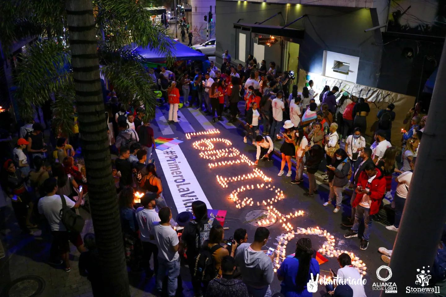 Plantón de la Alianza Social LGBTI de Antioquia en rechazo a los homicidios ocurridos en Medellín.