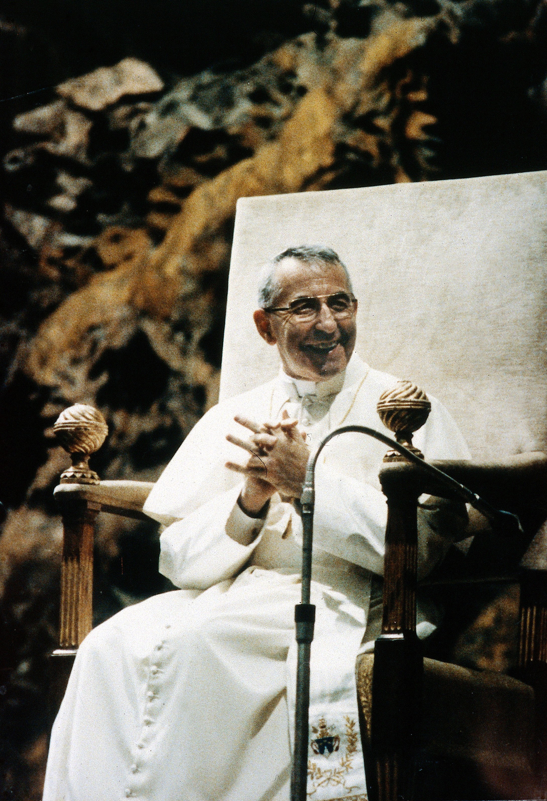 Albino Luciani, conocido como "el Papa de la sonrisa" fue Sumo Pontífice apenas 33 días, a sus 66 años. Su muerte está cubierta de sospechas y misterio sobre un supuesto asesinato