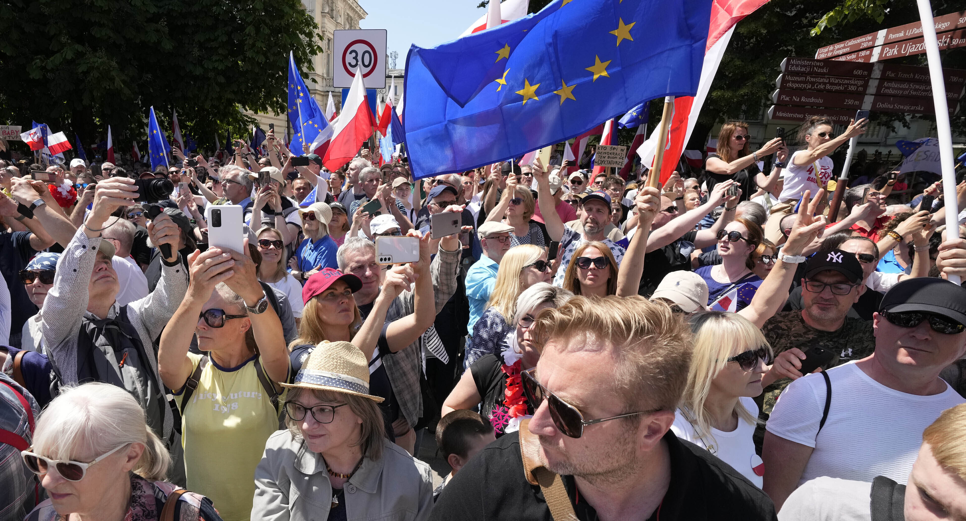 Sigue la pelea entre la Unión Europea y Polonia: el bloque acusó a Varsovia de violar las normas sobre independencia judicial