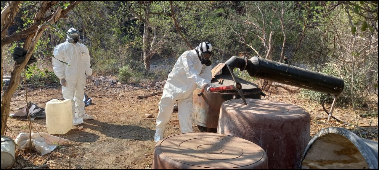 Entre el 10, 11 y 12 de junio, personal del Ejército Mexicano aseguró 19 laboratorios en Sinaloa (Foto: Sedena)