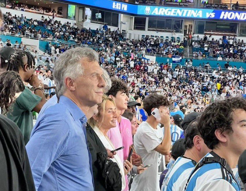 El ex presidente alentó a la selección argentina en el partido amistoso frente a Honduras que se disputó en septiembre pasado en Miami