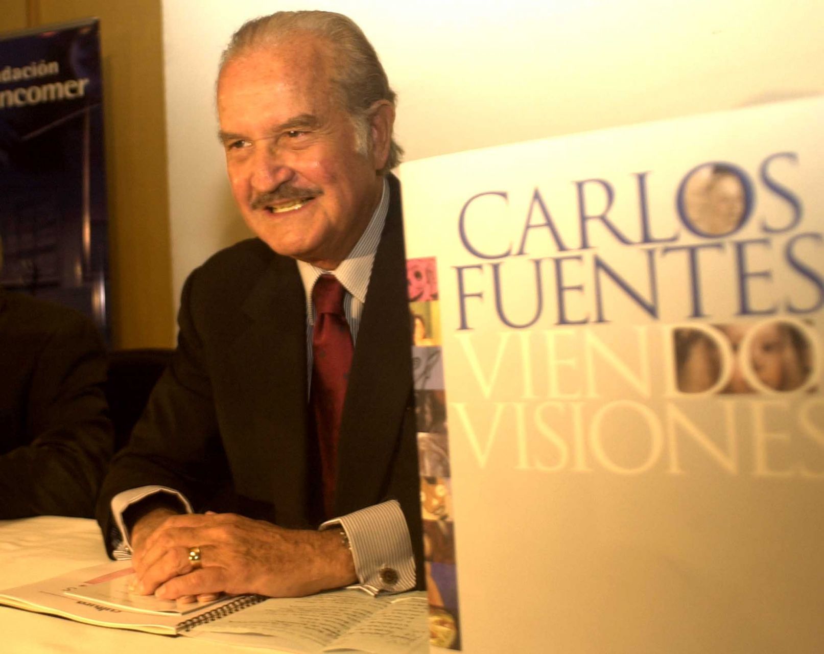 El escritor Carlos Fuentes en Ciudad de México, año 2004 (FOTO: Eunice Adorno/CUARTOSCURO.COM)