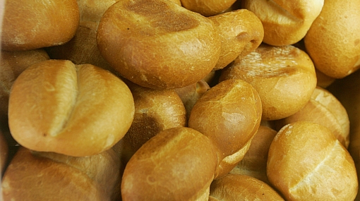 French bread can be used to eat as a sandwich or in desserts, as an ingredient.  (El Comercio Group)