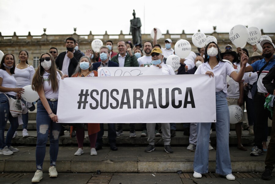 Hace algunas semanas se realizó una manifestación en contra de la violencia que se ha desatado en Arauca por parte del ELN y Disidencias de las FARC. Plaza de Bolívar (Bogotá). Foto: Colprensa-Sergio Acero