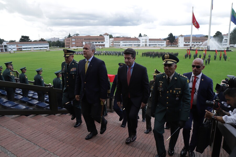 Presidente Iván Duque junto a la cúpula militar