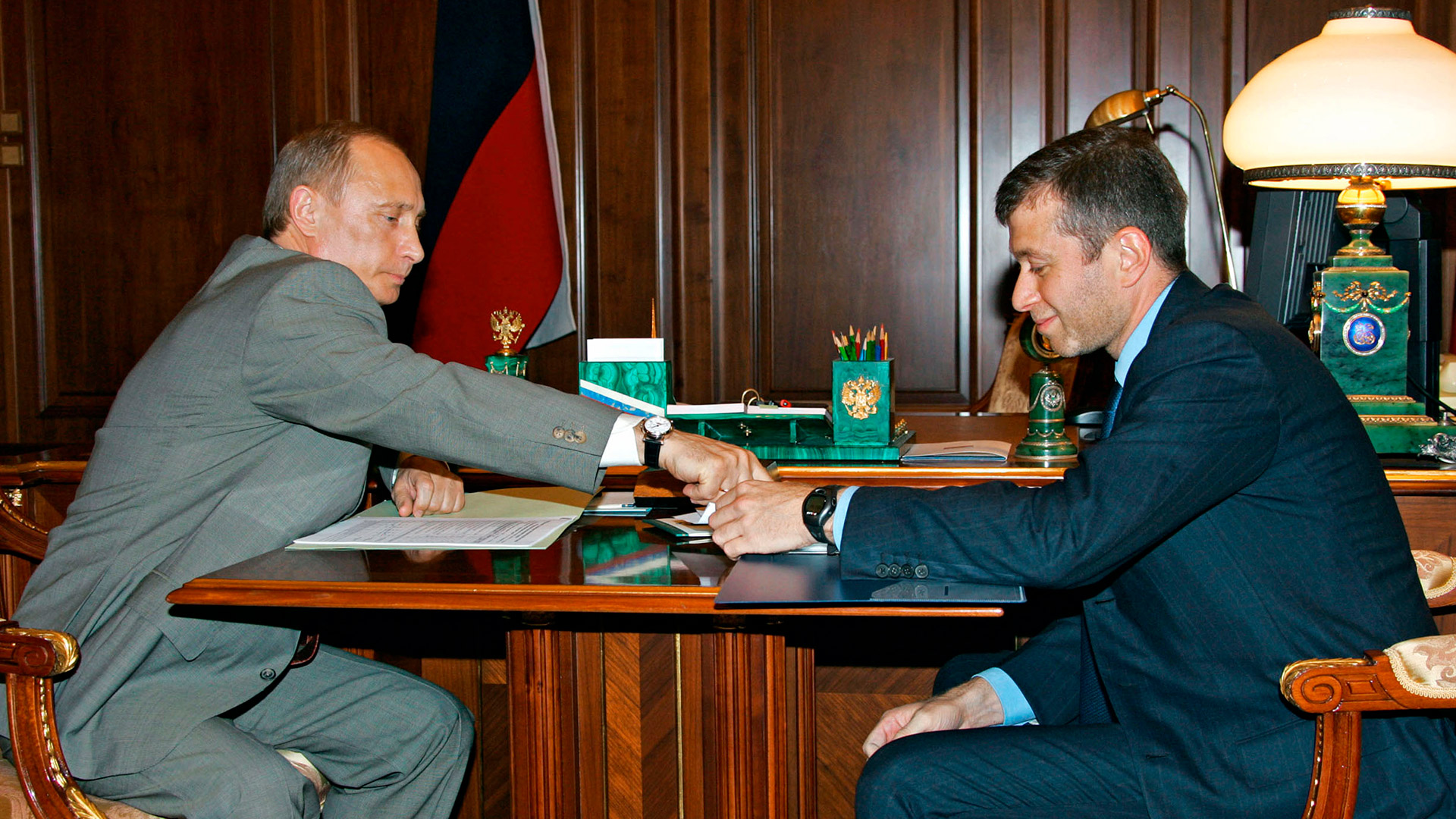 Vladimir Putin y Roman Abramovich en Moscú en una reunión en el año 2005