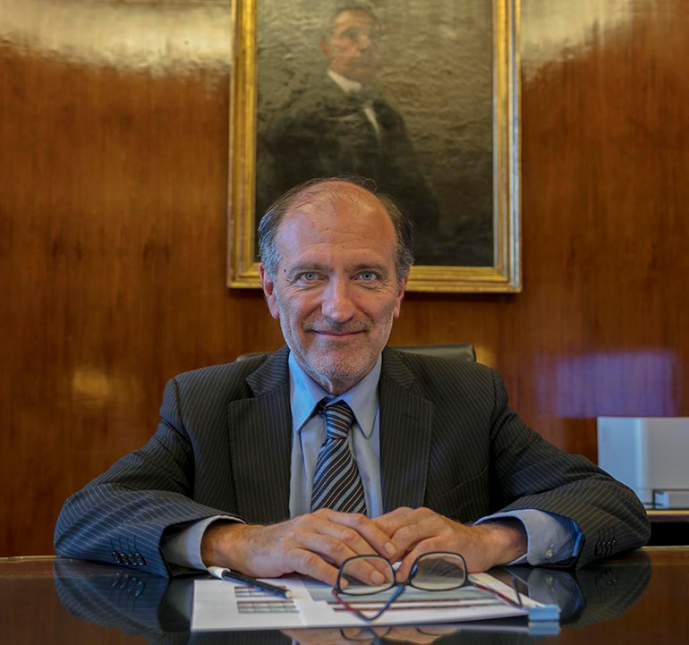 El Gobierno le ofreció a Eduardo Hecker un cargo en el directorio del Banco Central