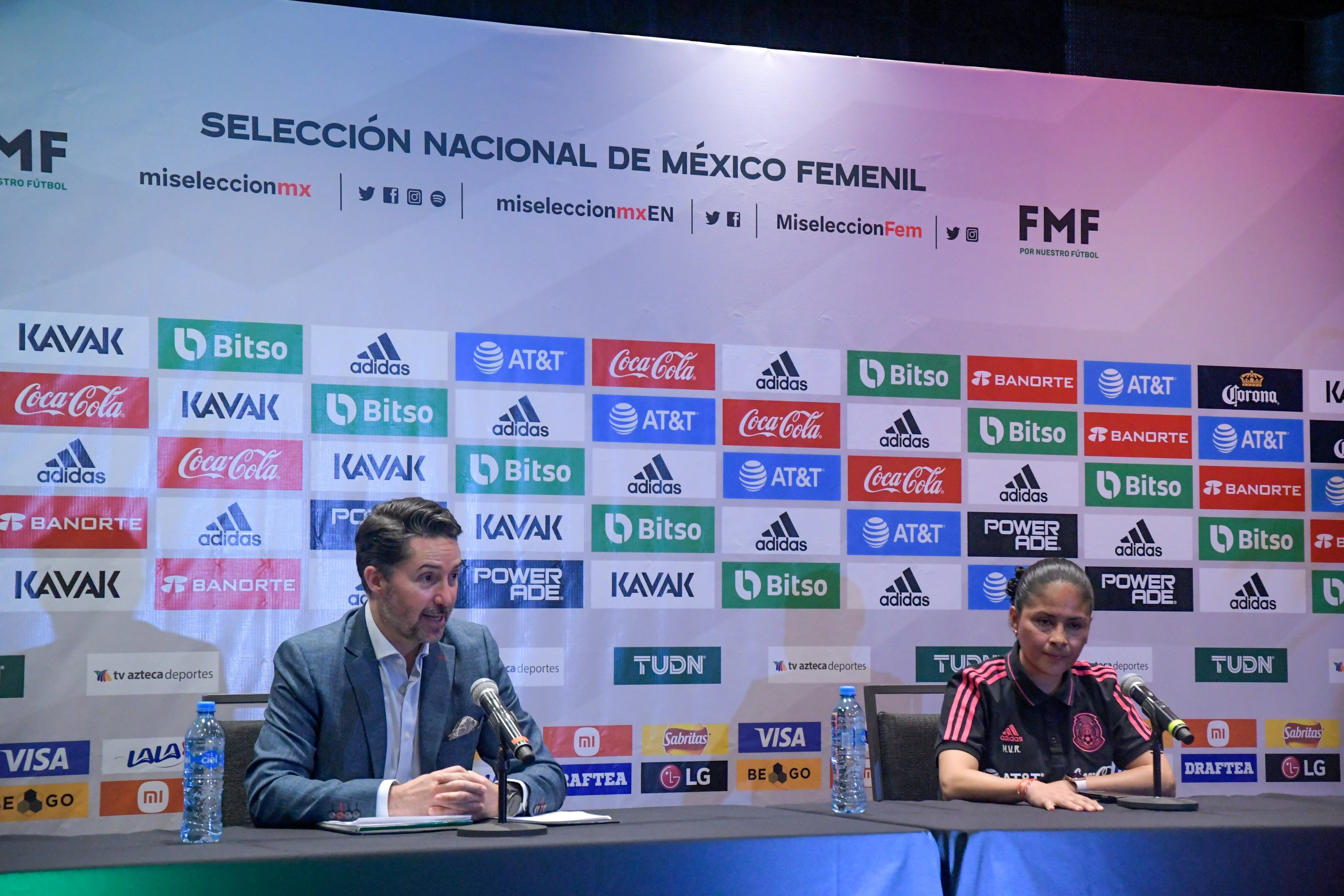 Yon de Luisa y Mónica Vergara en conferencia de prensa. Foto: @FMF