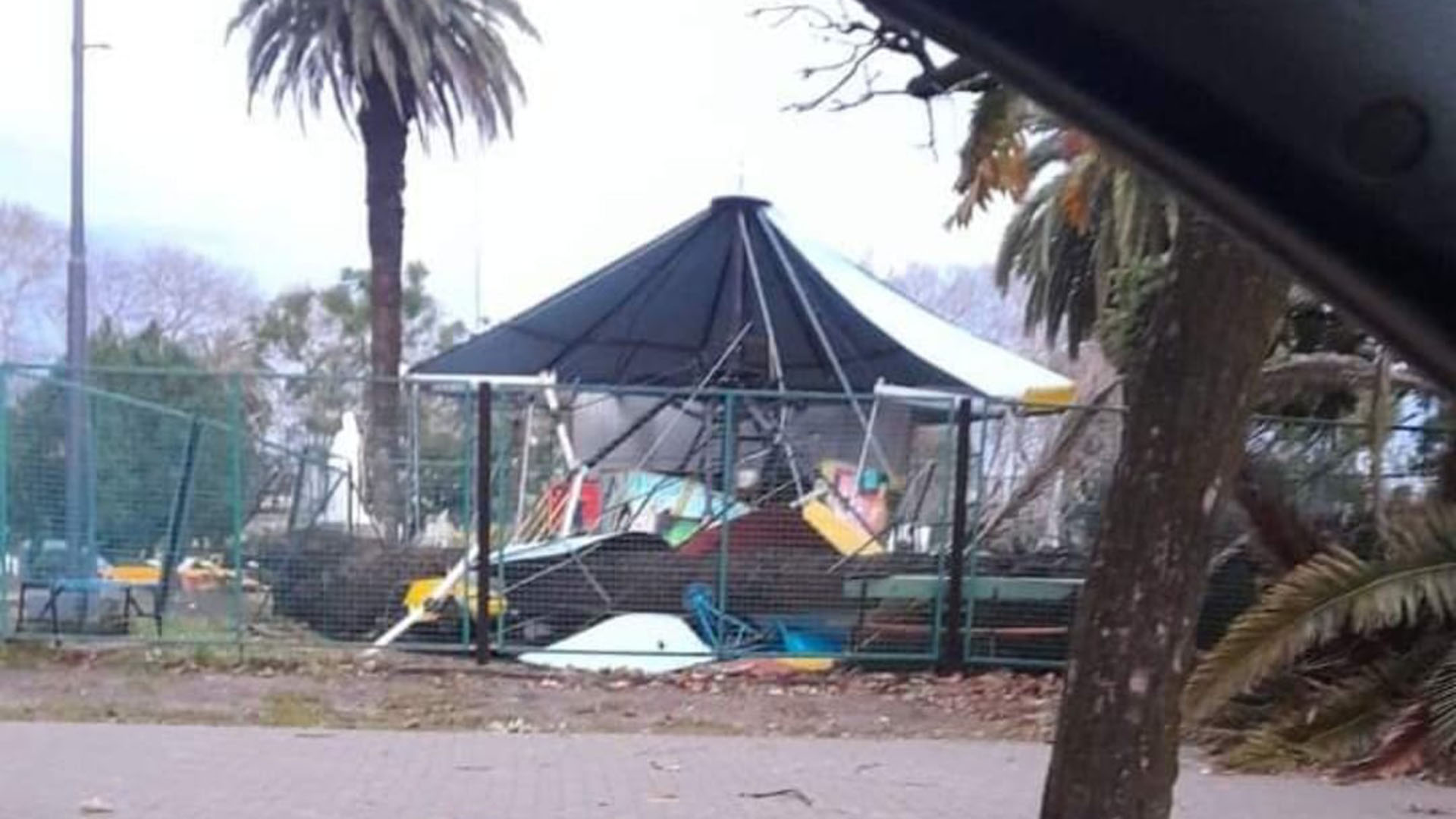 En Colón, así quedó una plaza (Foto/@SergioPinget)