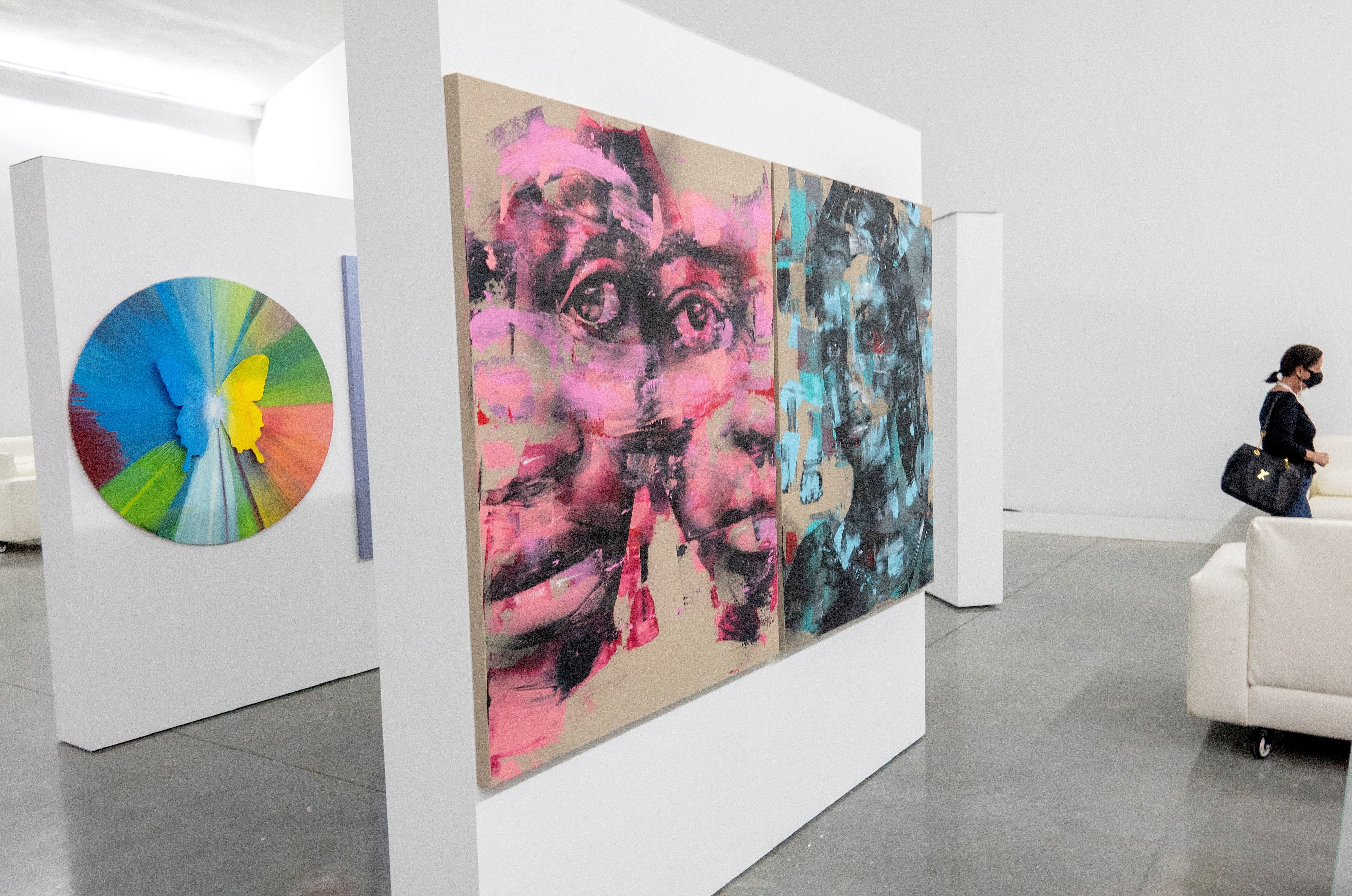 NFT y arte tradicional conviven en una misma galería en la ciudad de Miami Beach EFE/Cristobal Herrera-Ulaskevich
