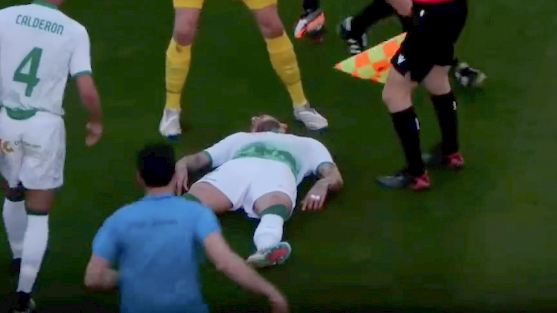Dramático momento en el fútbol español: un jugador sufrió un paro cardíaco y se desplomó en pleno partido