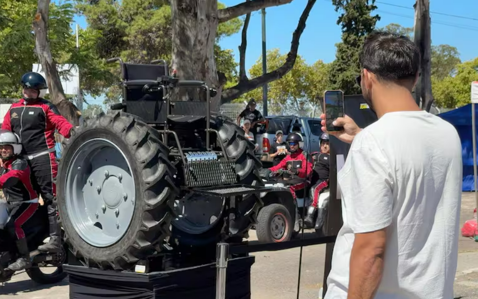 La historia de la silla de ruedas "Monster": la soluci&oacute;n a una problem&aacute;tica que viven las personas con discapacidad