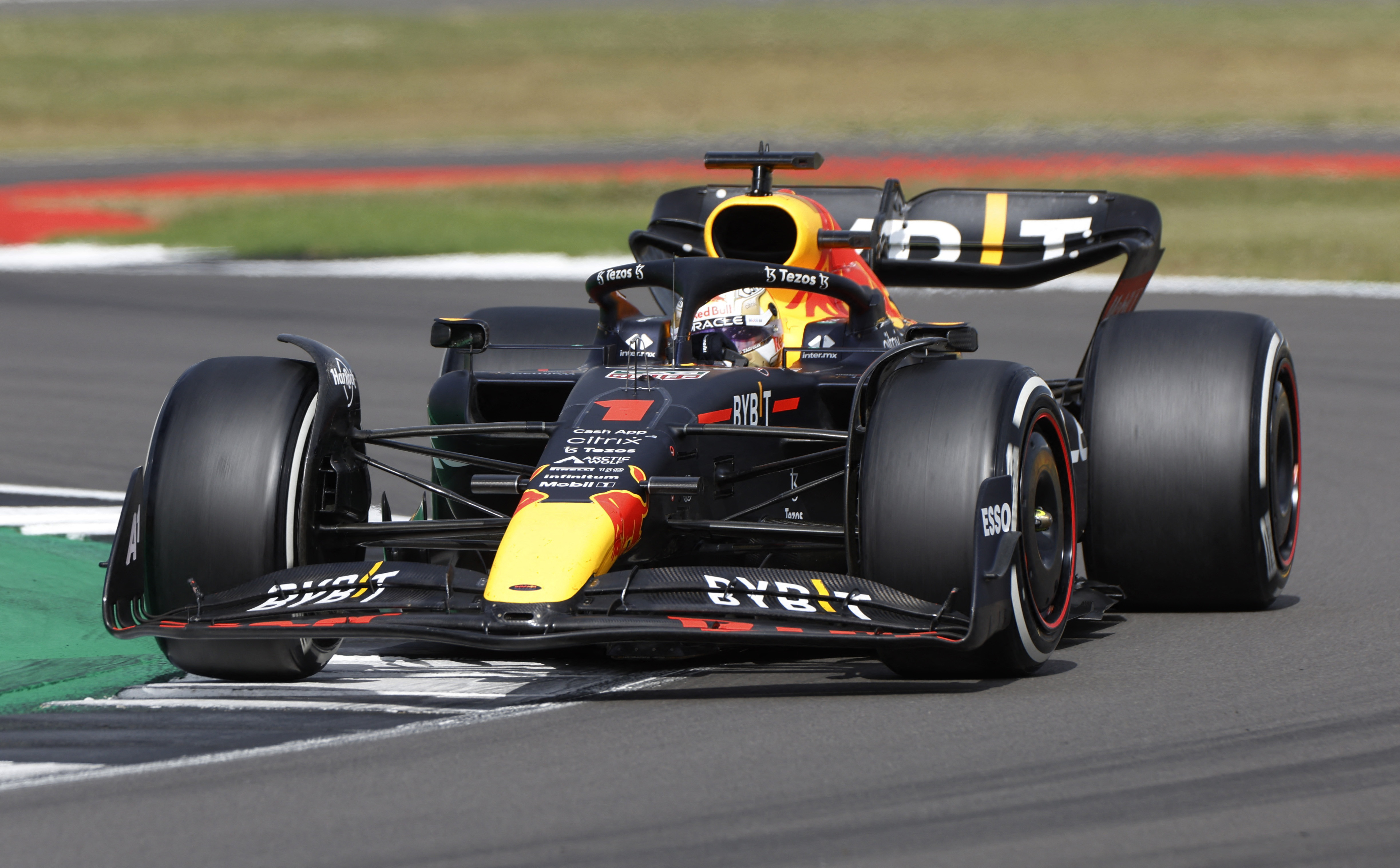 Verstappen en acción en el GP que no le sentó bien (REUTERS/Peter Cziborra)