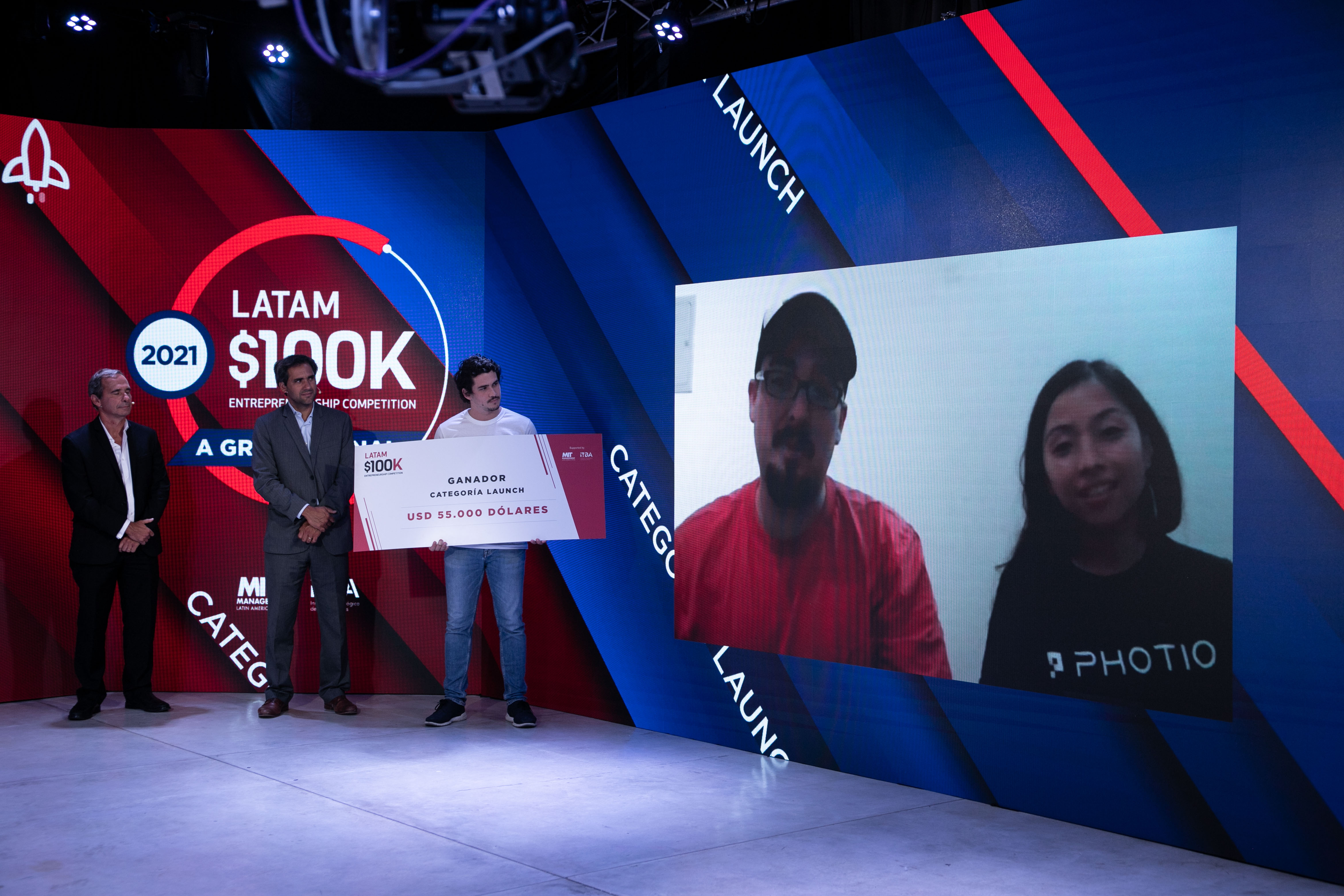 Premiación en 2021 donde se potenció a varios proyectos innovadores nacientes