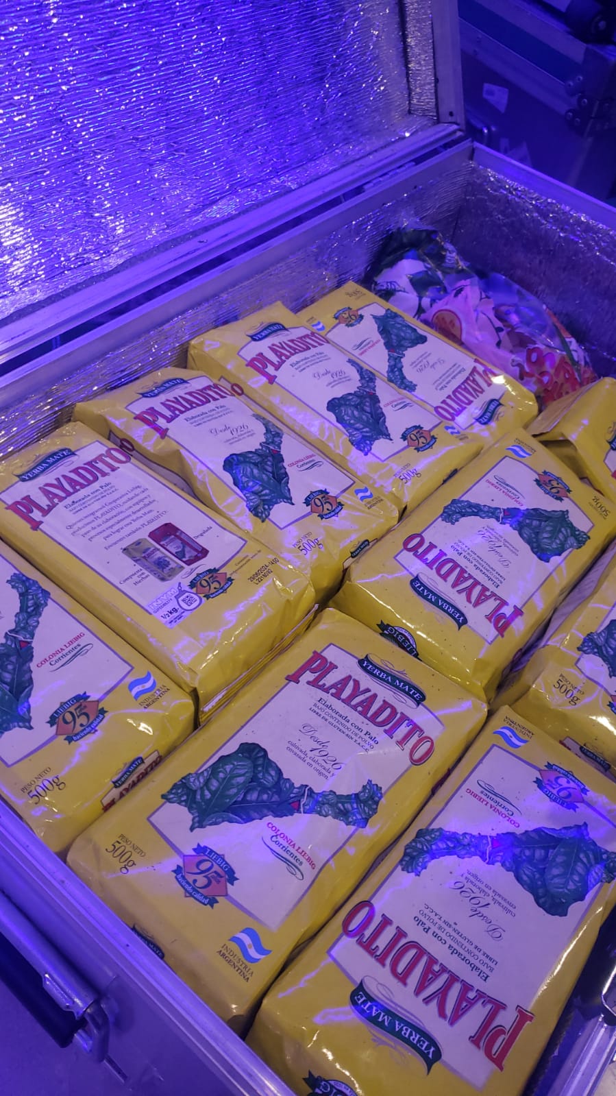 La selección argentina también trasladó más de un centenar de paquetes de yerba de producción nacional