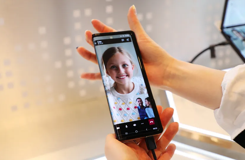 Se mostró un nuevo diseño plegable que gira 360 grados.  (Foto: Samsung).
