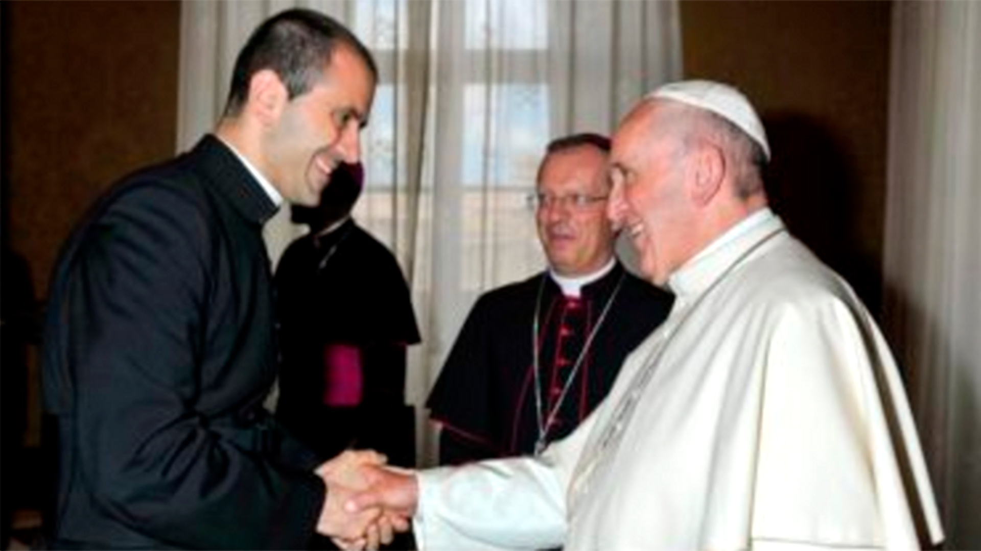 Fabio Salerno junto al papa Francisco (Vatican News)