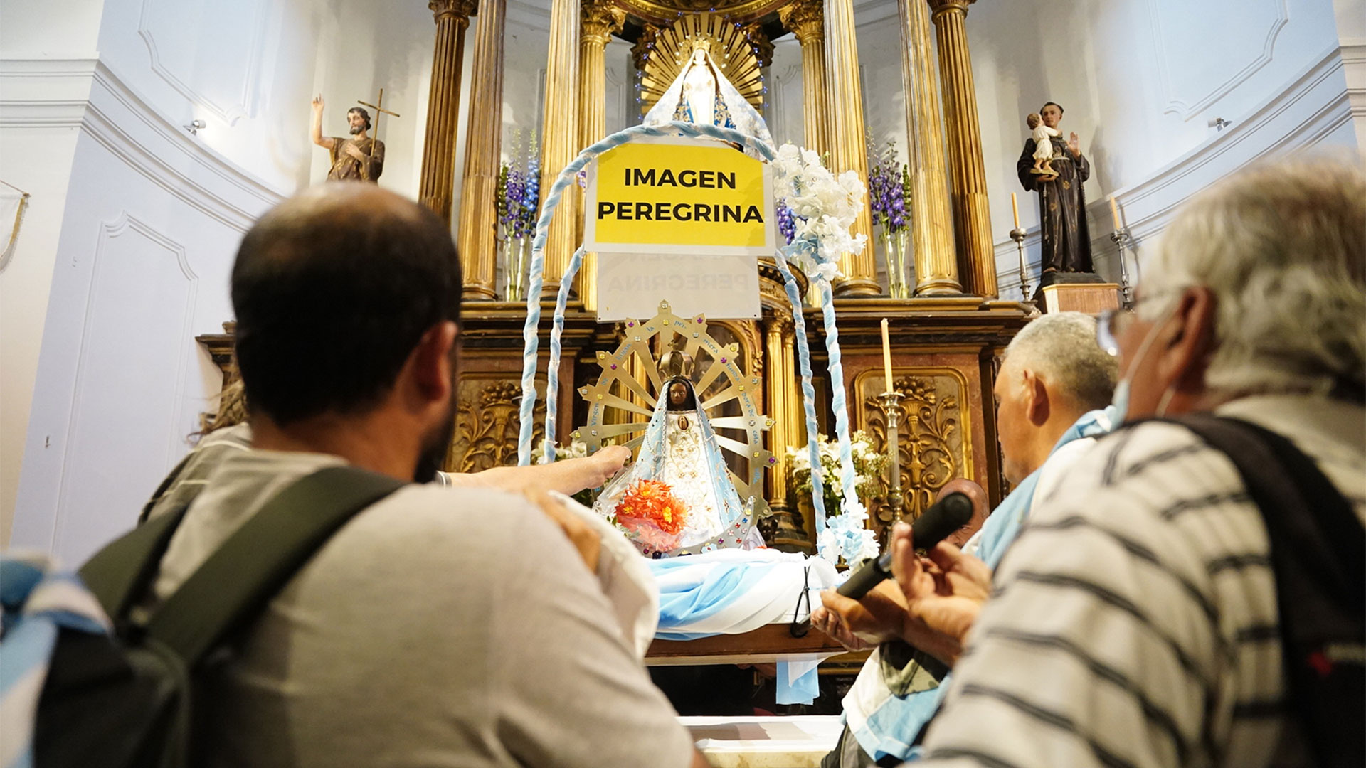 La imagen de la Virgen, la cual fue bendecida por el Papa Francisco durante la Jornada Mundial de la Juventud 2013, partió del santuario de Liniers rumbo a Luján a las 10 de la mañana