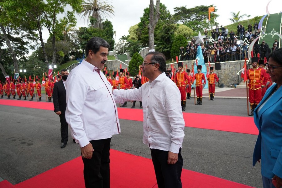 Gustavo Petro y Nicolás Maduro en su primer encuentro el 1 de noviembre en Venezuela