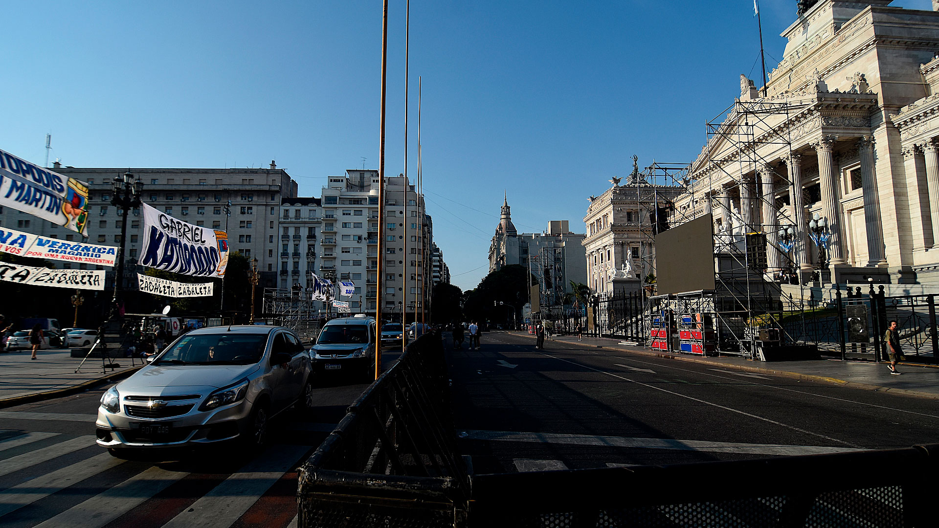 El ministro Gabriel Katopodis fue uno de los dirigentes que ordenó instalar pasacalles en respaldo al Presidente (Foto: Nicolás Stulberg)