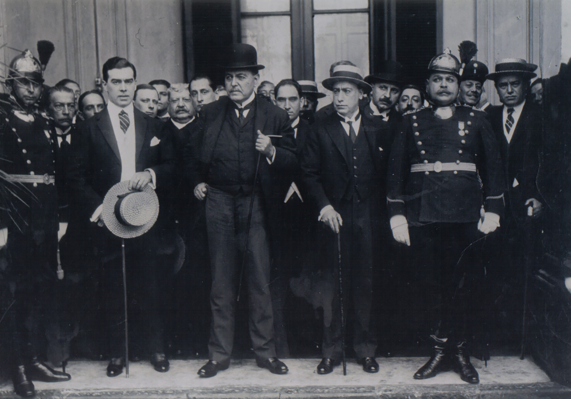 A Hipólito Yrigoyen lo votaron 340.802 personas, el equivalente al 47,25% del padrón electoral que no incluía por entonces a las mujeres