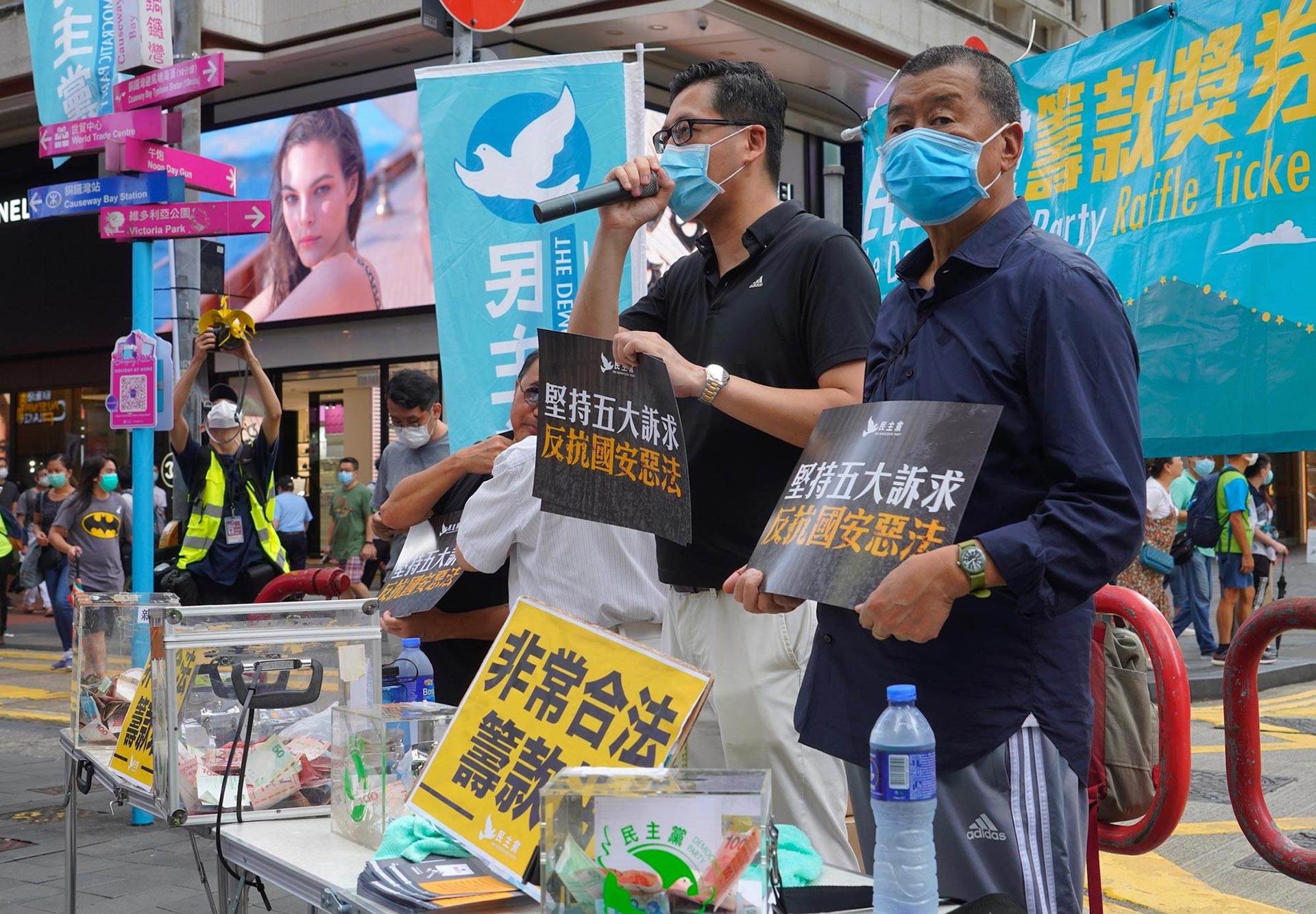 Jimmy Lai ya estaba detenido por su participación en las protestas prodemocracia de hace tres años en Hong Kong (AP/Vincent Yu)