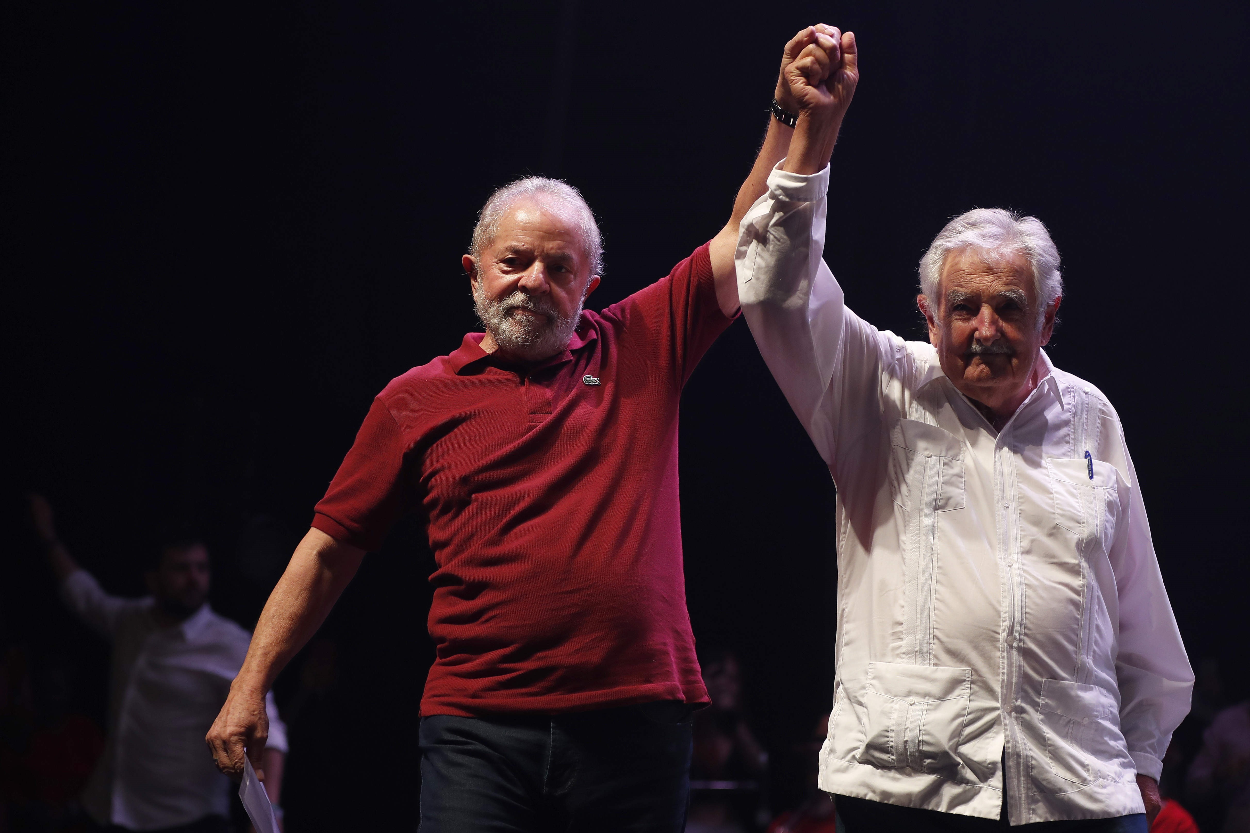 El mandatario brasileño también sostendrá un encuentro con el ex presidente José Mujica, en busca de dar un espaldarazo a la izquierda local. (EFE)